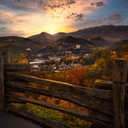 Rock Of Ages, Hot Tub, Game Room, Wifi, 1089 Free Tickets Each Paid Day, Dollywood And More Pigeon Forge Exterior foto